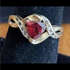 10k Yellow Gold Trillion Cut Red Garnet Ring. Size 6.75” Vintage